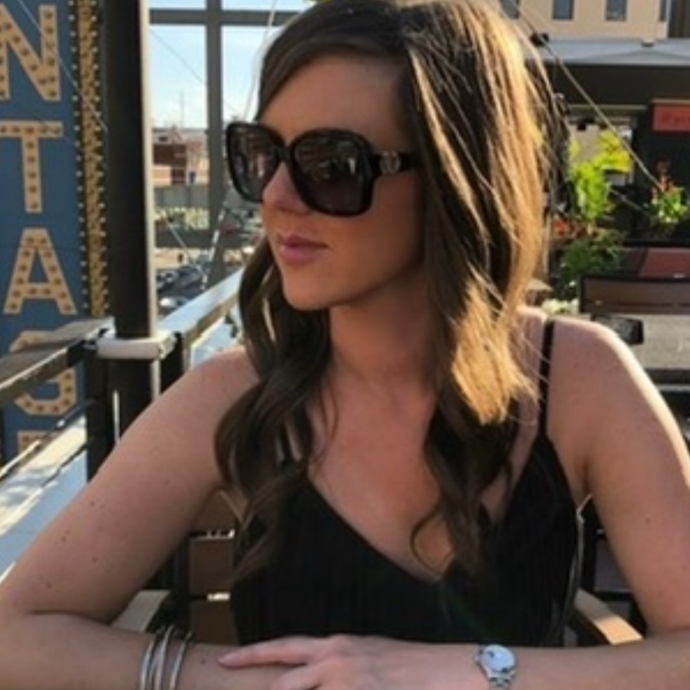 Meet your Posher, Candice